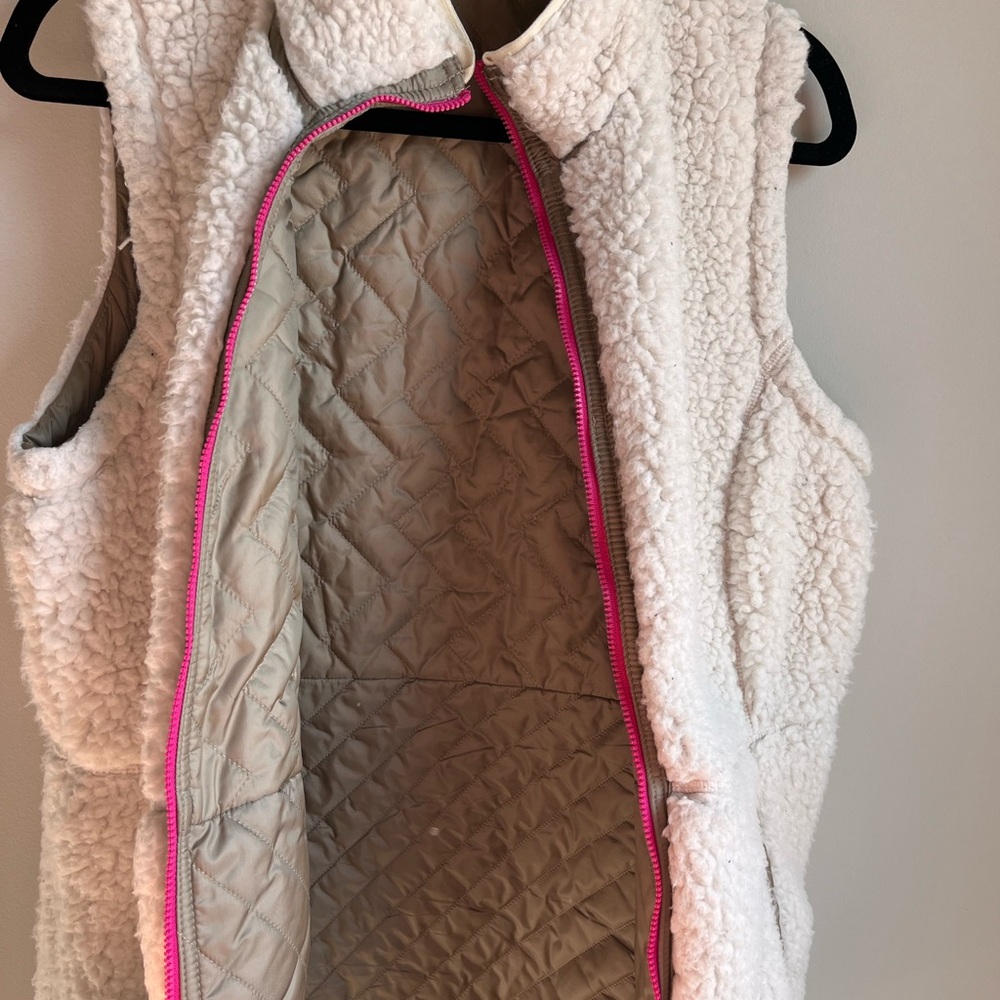 Mountain Hardware Switch Flip Reversible Sherpa V… - image 4